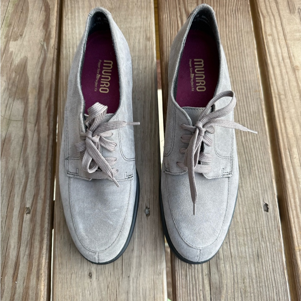 Munro Light Gray Lace-Up Shoes
